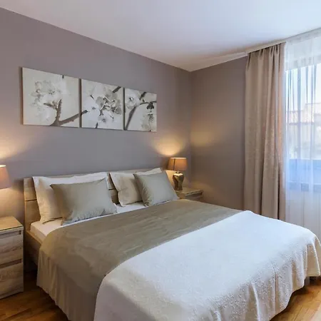 One-bedroom In Apartment